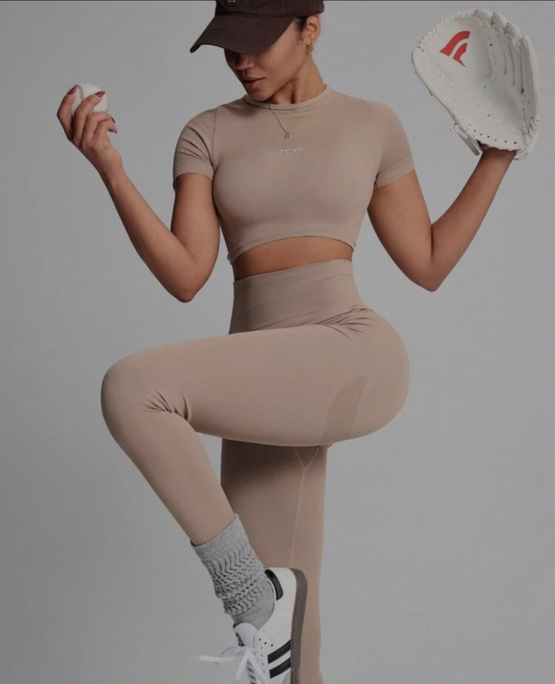 Stretch Seamless Round Neck And Leggings