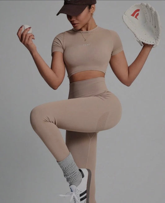 Stretch Seamless Round Neck And Leggings