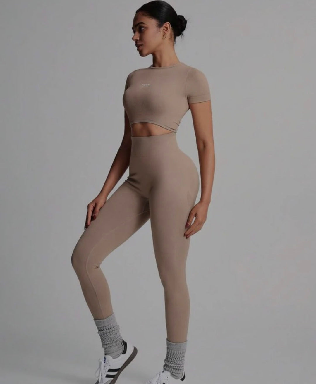 Stretch Seamless Round Neck And Leggings
